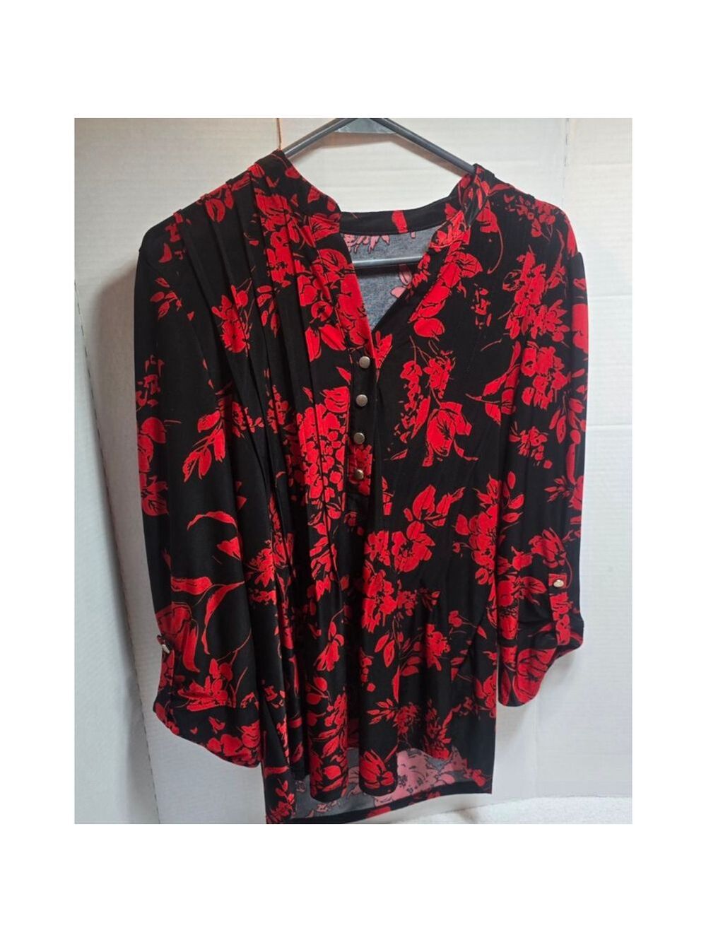 Women's Unbranded Floral Tunic Top in Black and Red medium